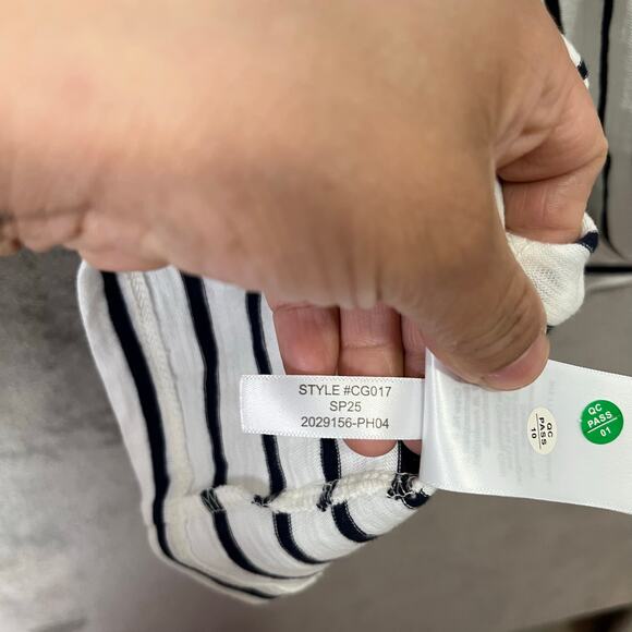 J.Crew Striped Girlfriend V-neck Tee White Navy Size 2X Cotton Nautical New - Picture 4 of 6